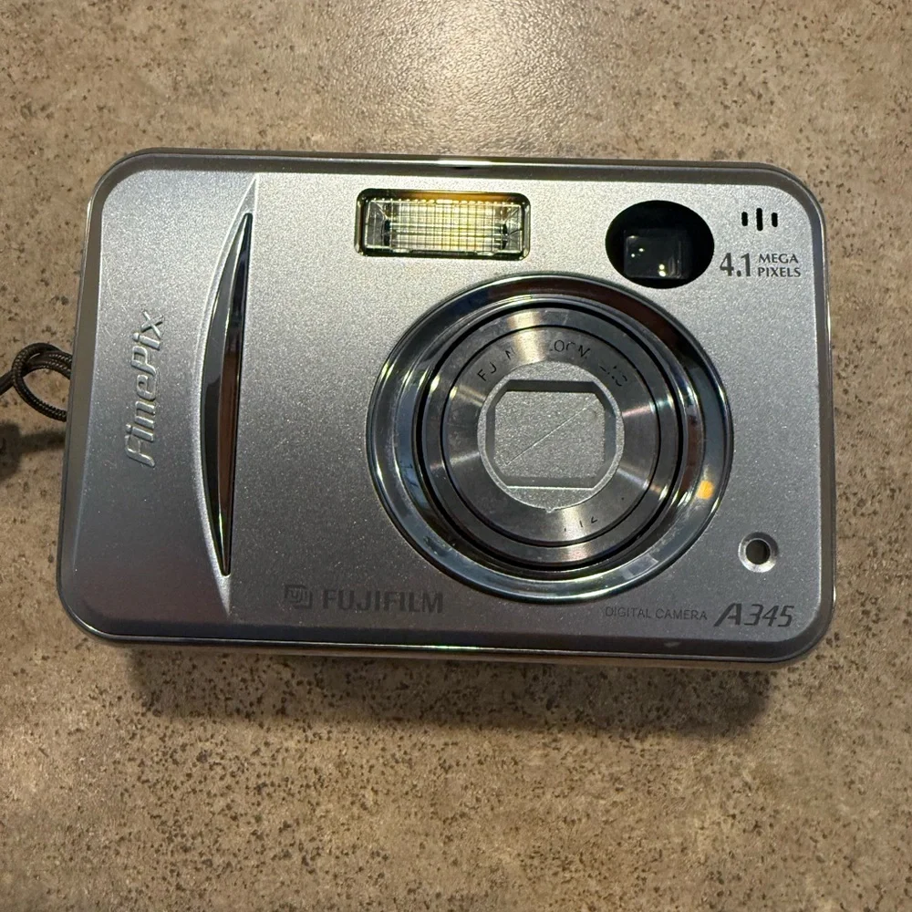 *PARTS OR REPAIR* Fujifilm Fuji Finepix A345 4.1MP Digital Camera